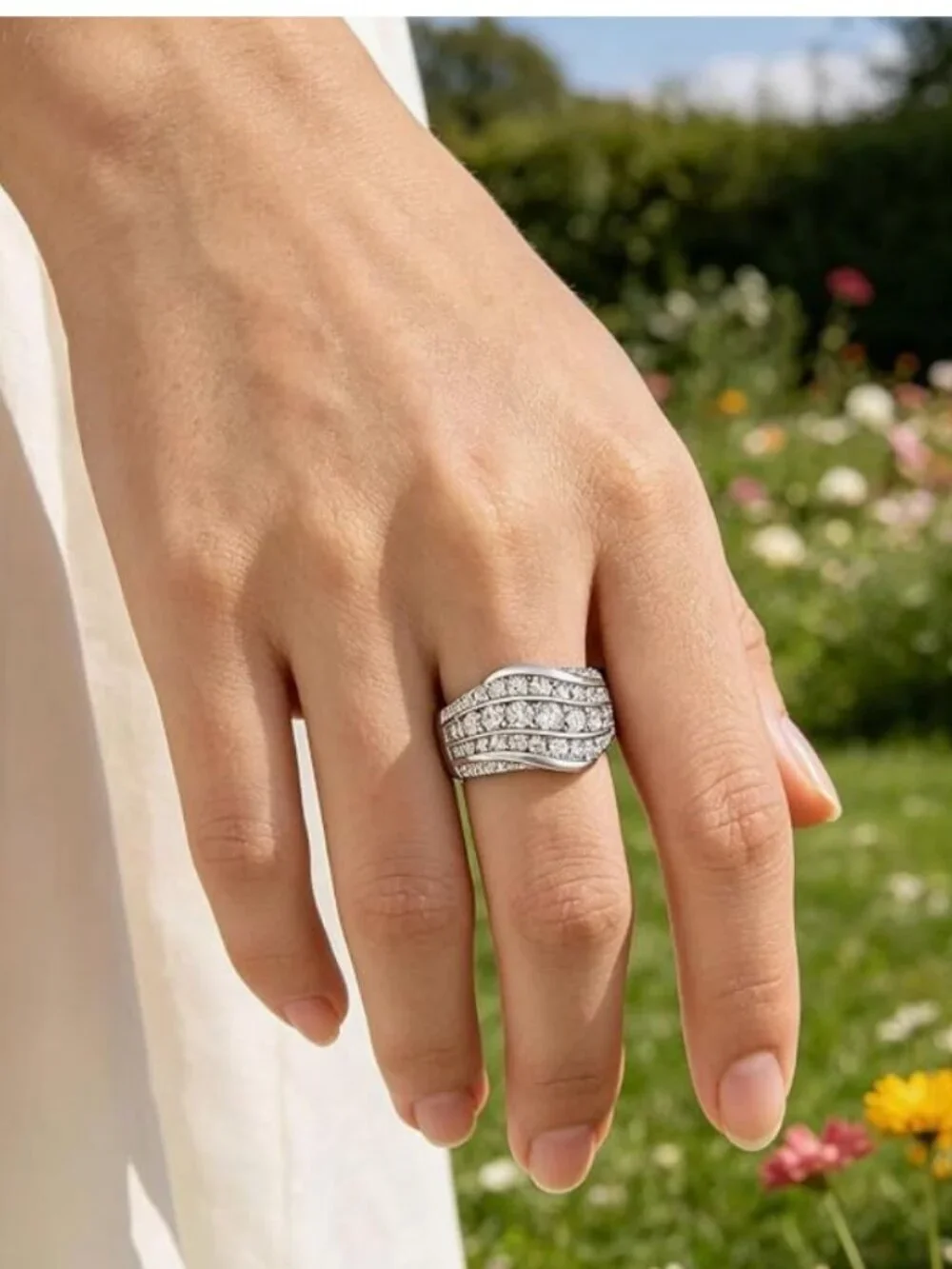 NWT Moissanite White Gold Plated Silver Ring Size 7